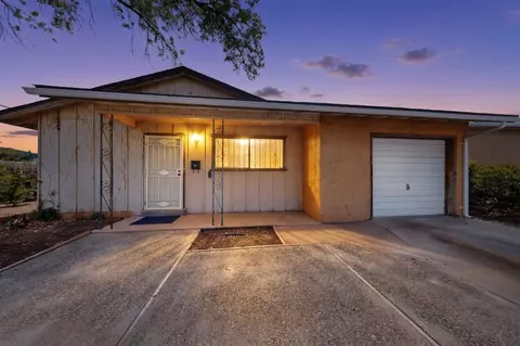 236 Conchas St NE, Albuquerque, NM 87123