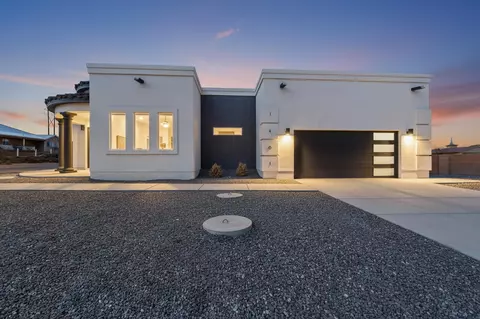 1401 Villa Pl SE, Rio Rancho, NM 87124