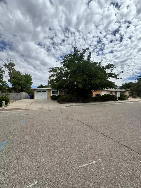 6021 Lejano Ave NE, Albuquerque, NM 87109
