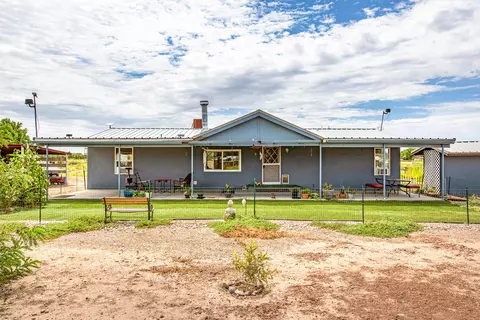 4 Yerba Rd, Los Lunas, NM 87031