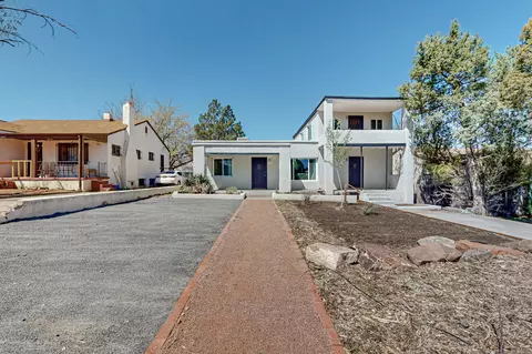 211 Amherst Dr SE, Albuquerque, NM 87106