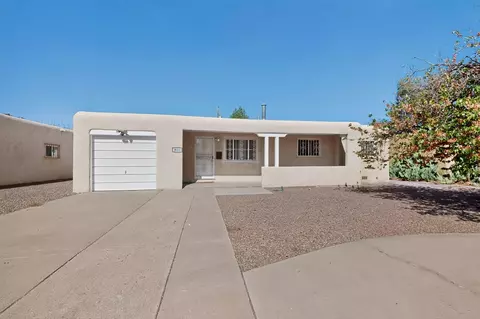 825 Dakota St SE, Albuquerque, NM 87108
