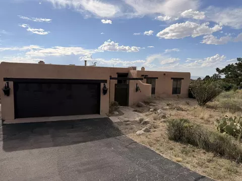 608 Cedar Hill Rd NE, Albuquerque, NM 87122