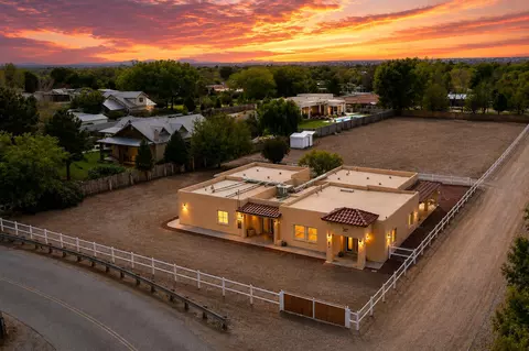 9017 Guadalupe Trl NW, Albuquerque, NM 87114
