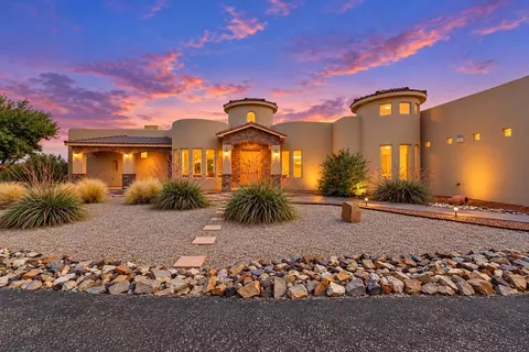 24 Naomi Dr, Tijeras, NM 87059