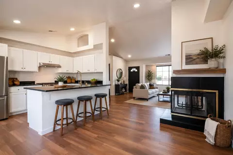9501 Sunspot Rd SW, Albuquerque, NM 87121