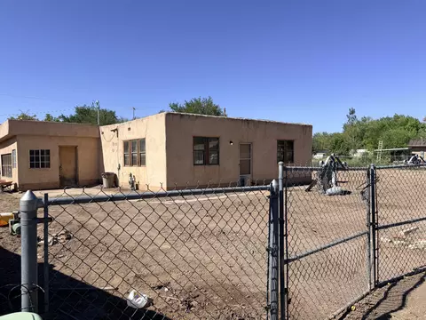 1112 Landon Dr SW, Albuquerque, NM 87105