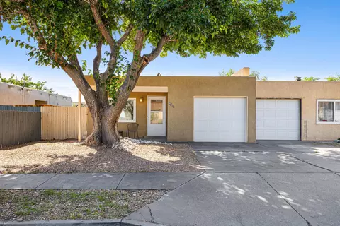541 Nathan St SE, Albuquerque, NM 87123