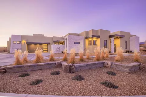 6201 Casa Blanca Dr NW, Albuquerque, NM 87120