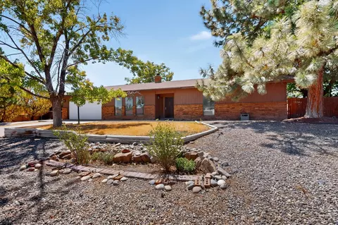 5006 Justin Dr NW, Albuquerque, NM 87114