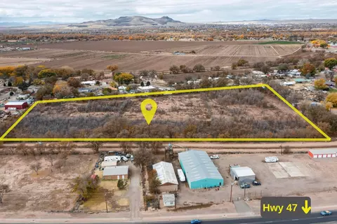 6 Roberts Cir, Los Lunas, NM 87031