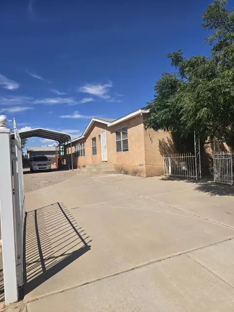 307 Gore Ave SE, Albuquerque, NM 87105