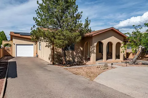 811 San Andres Ave NW, Albuquerque, NM 87107