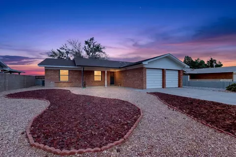 7401 Mayflower Rd NE, Albuquerque, NM 87109