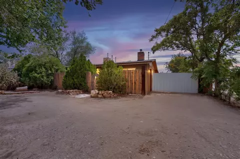 1502 Griegos Rd NW, Albuquerque, NM 87107