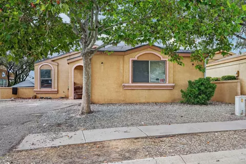 1372 Lil Ave NE, Rio Rancho, NM 87144
