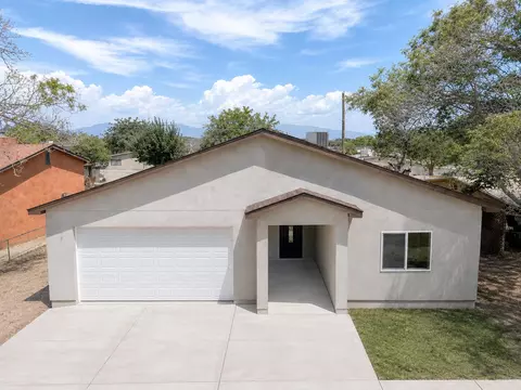 420 65th St SW, Albuquerque, NM 87121