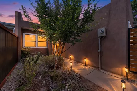 560 Berry Rd NW, Albuquerque, NM 87107