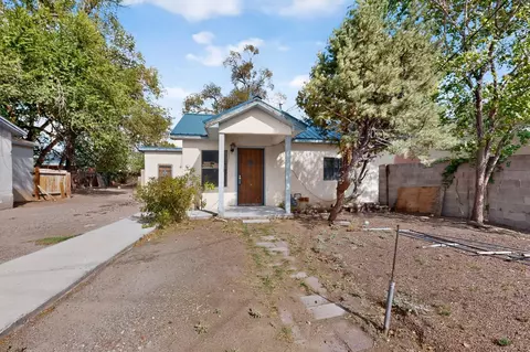 320-324 49th St NW, Albuquerque, NM 87105