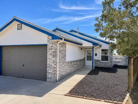 109 Vissing Pl, Los Lunas, NM 87031