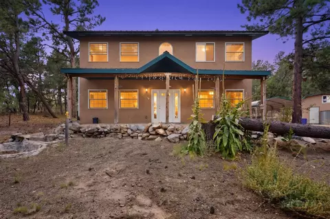 70 Nightingale Ln, Tijeras, NM 87059