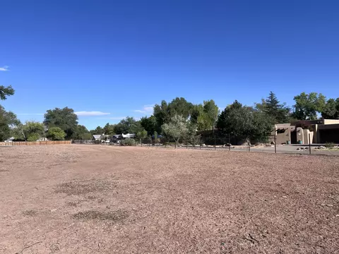 932 Hacienda Dr NW, Albuquerque, NM 87114