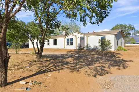 4 Mesita Ln, Los Lunas, NM 87031