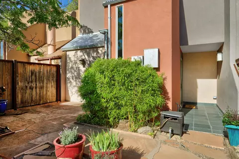 5439 6th St NW, Albuquerque, NM 87107