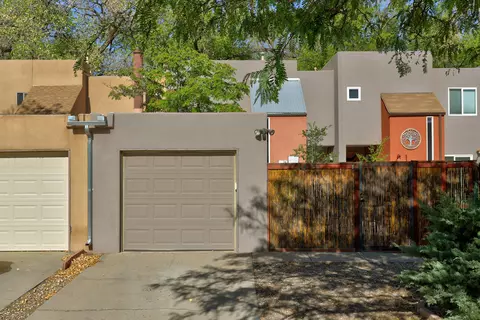 5439 6th St NW, Albuquerque, NM 87107