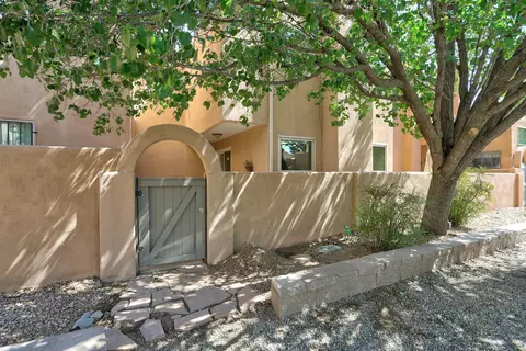 2445 NW Circle Cir NW, Albuquerque, NM 87104