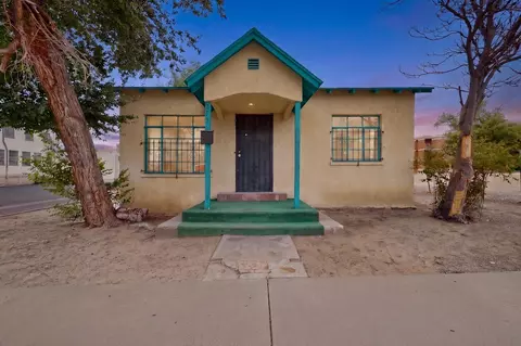 121 Arno St SE, Albuquerque, NM 87102