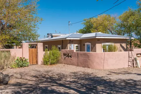 1801 Calle Pequeno NW, Albuquerque, NM 87107
