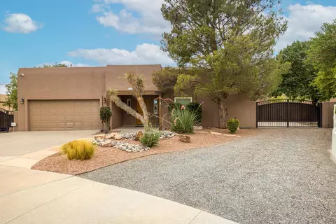 10513 Olympic Pl NW, Albuquerque, NM 87114