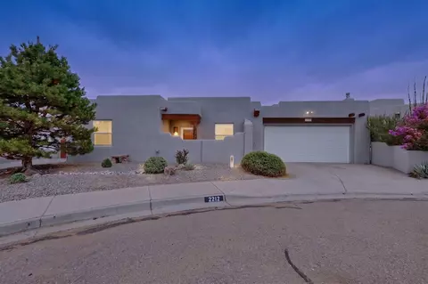 2212 Calle De Silverio SW, Los Lunas, NM 87031