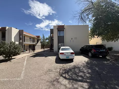 536 Palomas Dr SE, Albuquerque, NM 87108