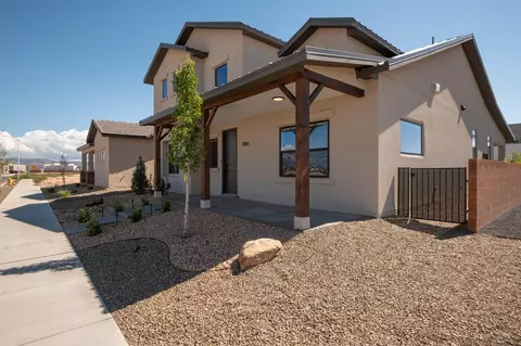 2006 De Kooning Ave SE, Albuquerque, NM 87106
