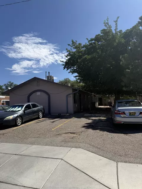 630 Alcazar St SE, Albuquerque, NM 87108