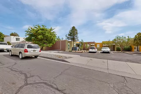 1116 Nakomis Dr NE, Albuquerque, NM 87112