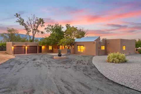 78 El Rey Dr NW, Corrales, NM 87048