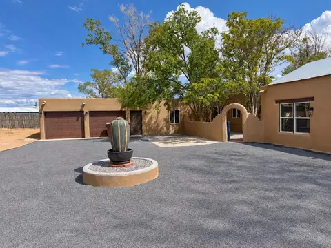 78 El Rey Dr NW, Corrales, NM 87048