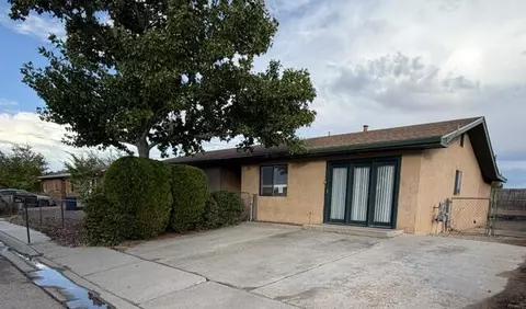 824 Gallahad St SW, Los Lunas, NM 87031