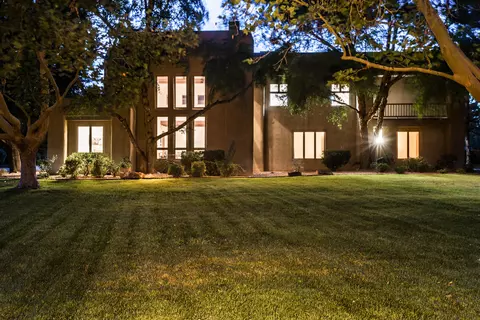 1703 Edwardo Y Juanita Ct NW, Los Ranchos, NM 87107