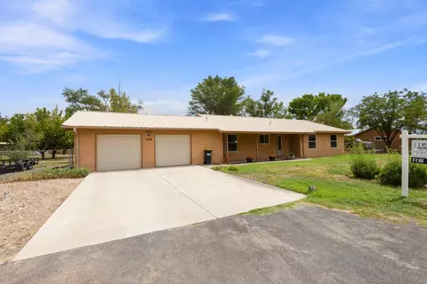1670 Murray Loop, Bosque Farms, NM 87068