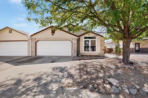 1142 Pandora Dr SW, Los Lunas, NM 87031