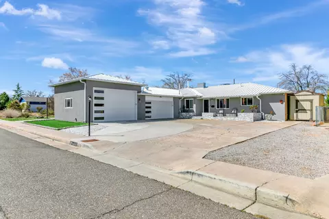 1413 Valencia Dr NE, Albuquerque, NM 87110