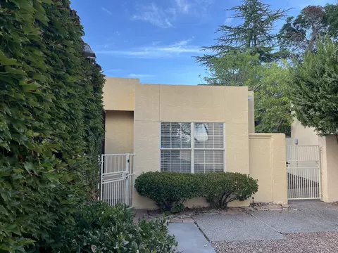 8233 Countrywood Rd NE, Albuquerque, NM 87109