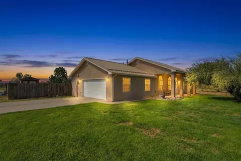 15 Fence Post Dr, Moriarty, NM 87035