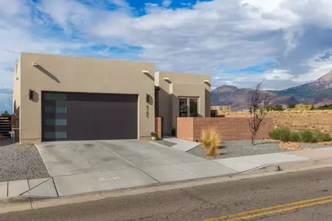 8705 Signal Ave NE, Albuquerque, NM 87122