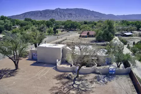 250 Moongate Rd, Corrales, NM 87048