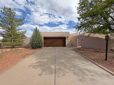 302 Villa Verde Dr SE, Rio Rancho, NM 87124
